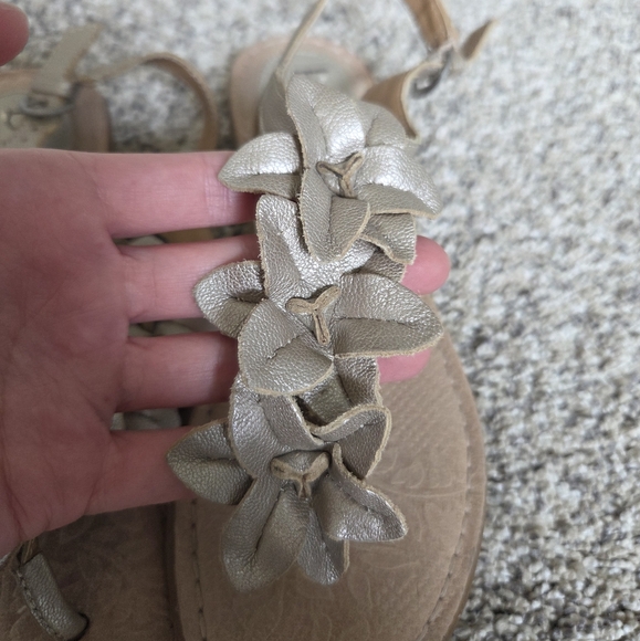 B.O.C. Women's BOC‎ by BORN Champagne Gold Thong Leather Flower Sandals Size 6 - Picture 8 of 9